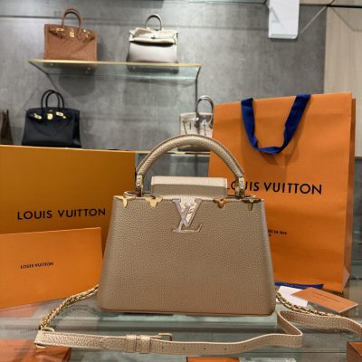 Louis Vuitton LV capuchins da taurillon like auth 27cm